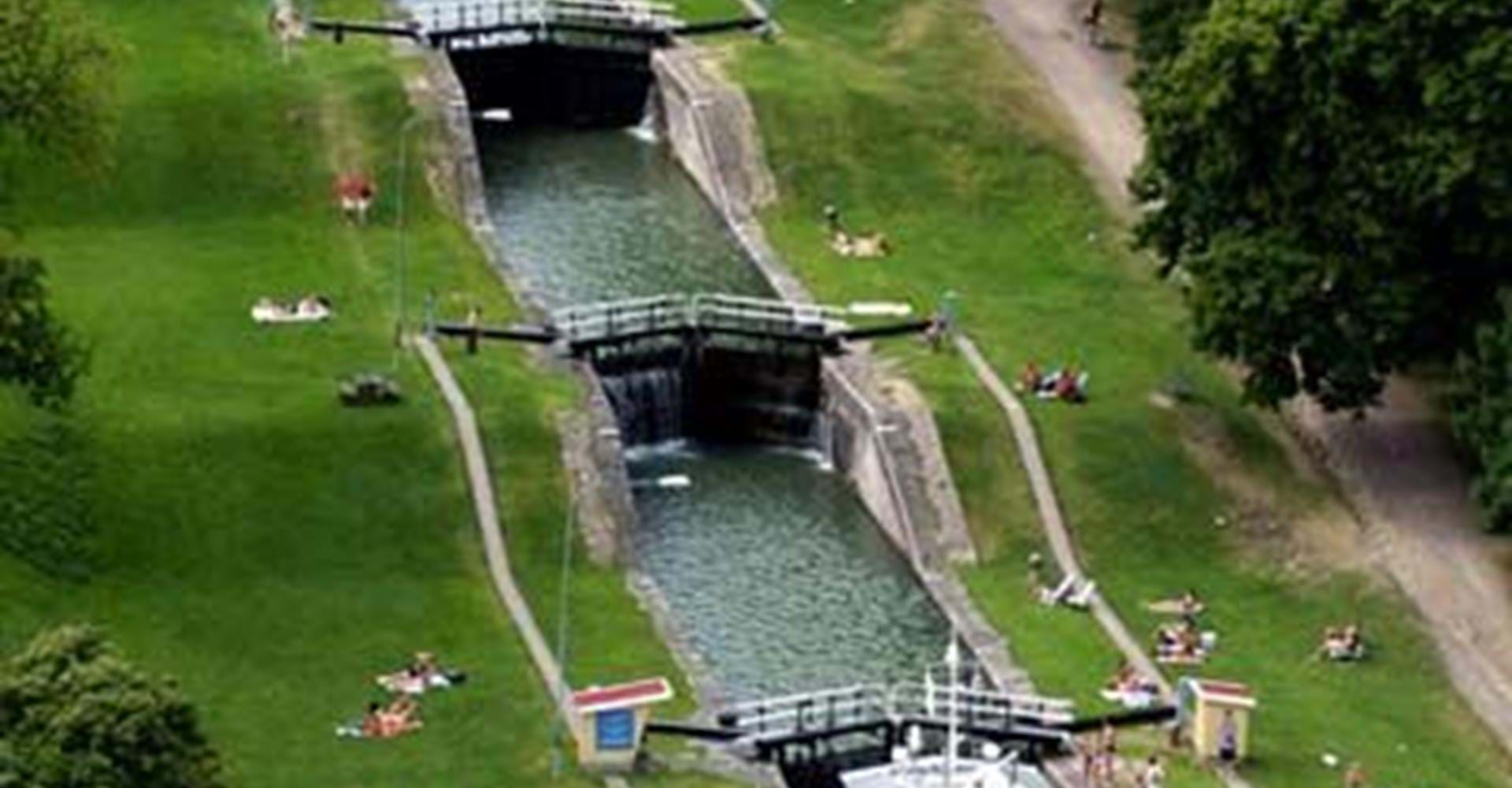 Slusstrappan Carl Johan vid Bergs slussar sedd från ovan
Etapp: Borensberg-Berg, Berg-Trädgårdsföreningen
Linköping