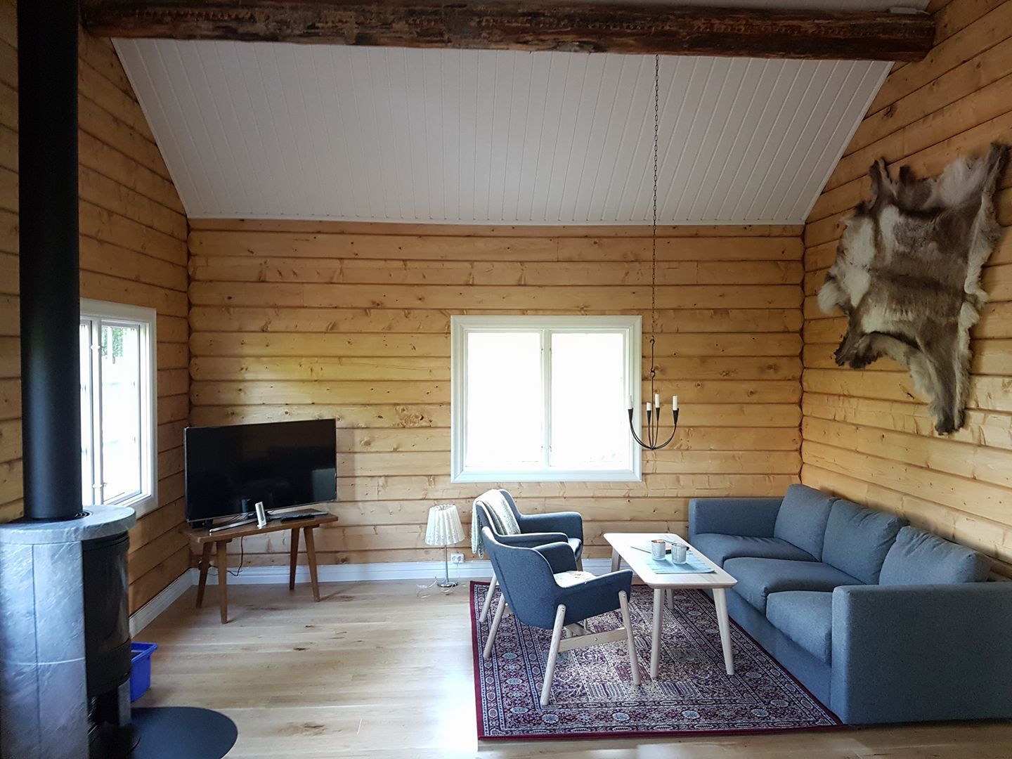 Timmerstuga i naturskön miljö