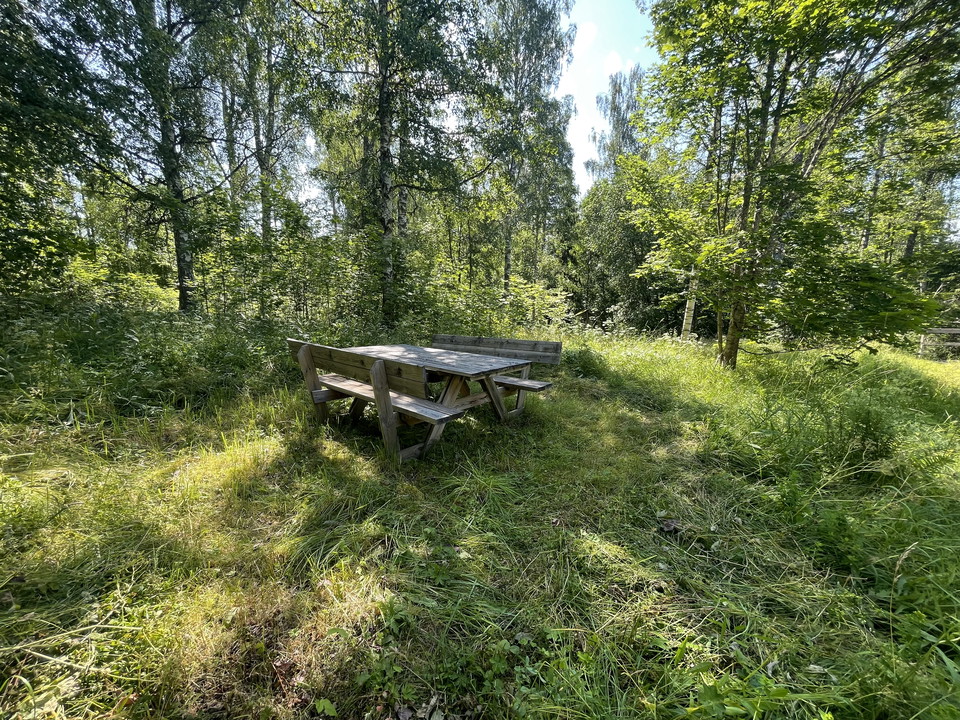 Liten rastplats för medhavd matsäck
