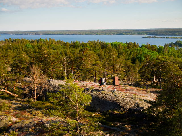 Lilla grottan & V-väggen, Fruberget klätterområde