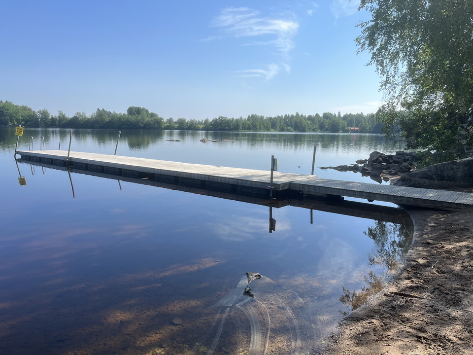 Vy över bryggan och Sveten