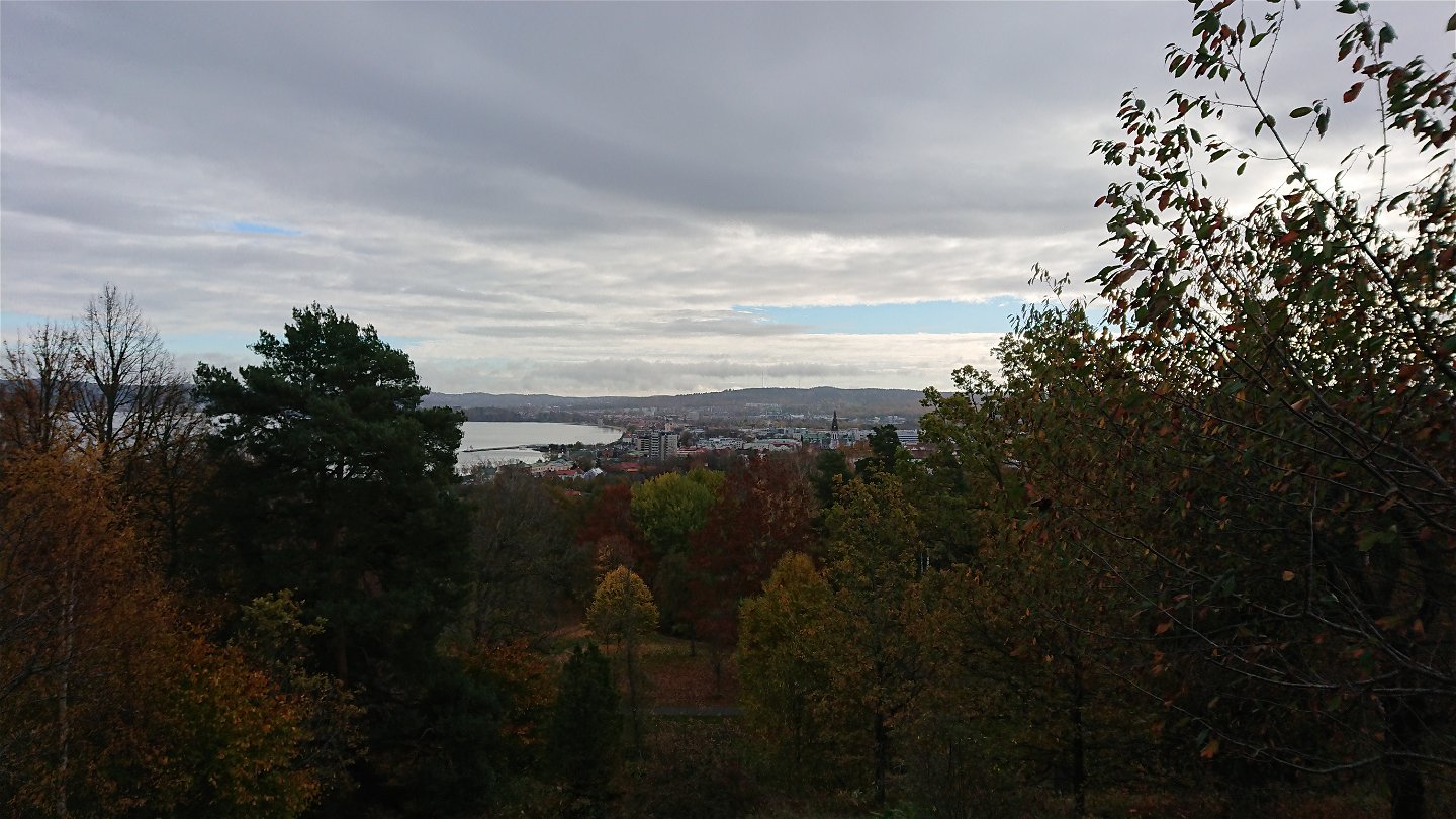 Utsikt över centrala Jönköping från Stadsparken