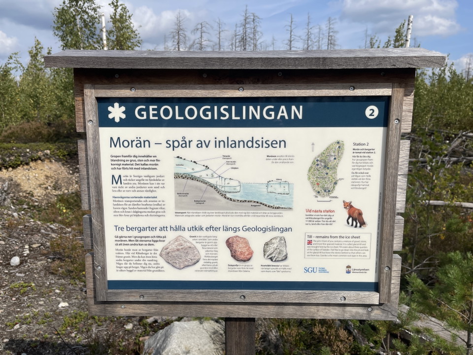 Informationsskylt vid stig, om geologi.