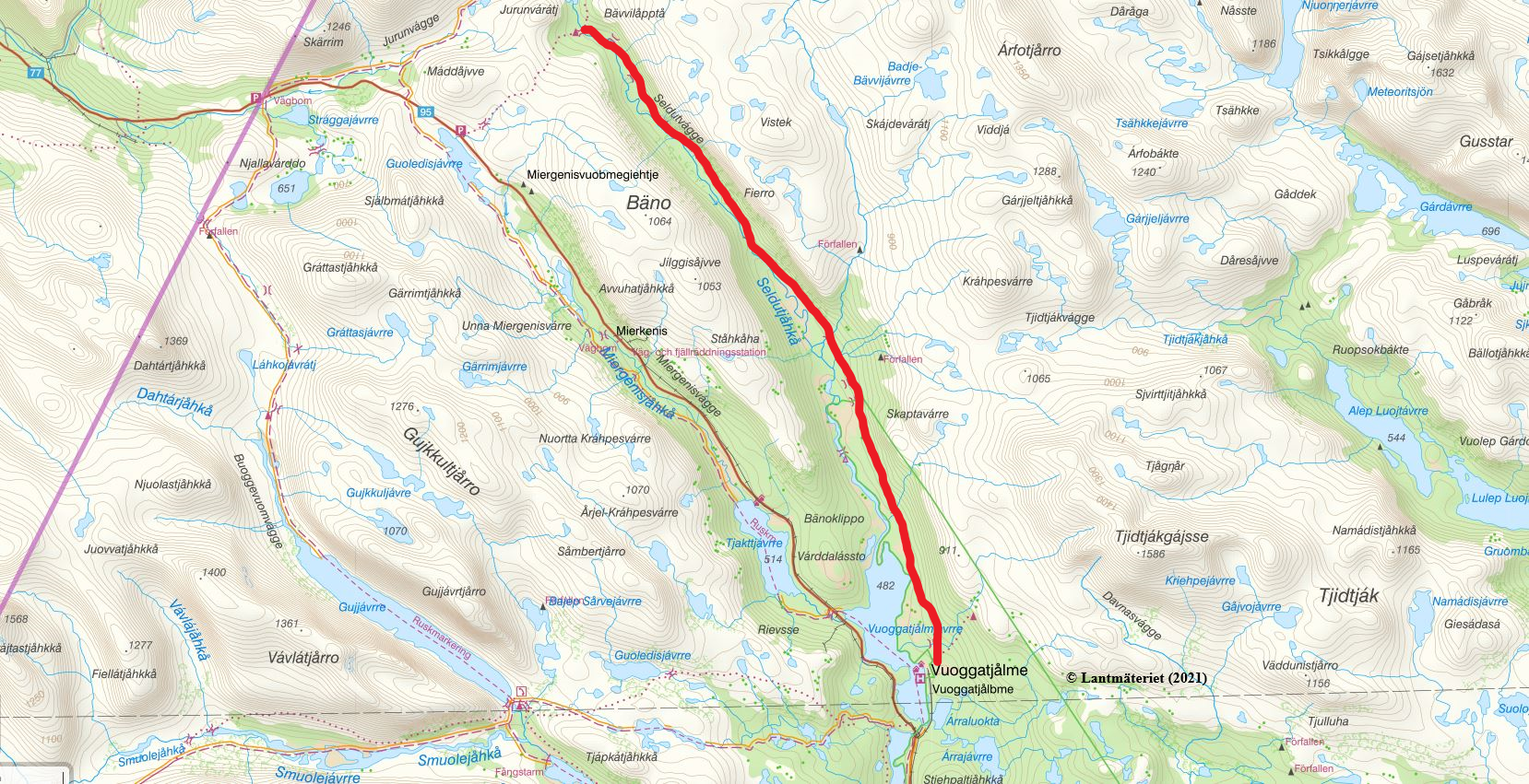 The trail between Jurun and Vuoggatjålme is marked with a red line.