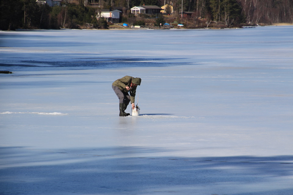 Isfiske vid södra Malmsjön