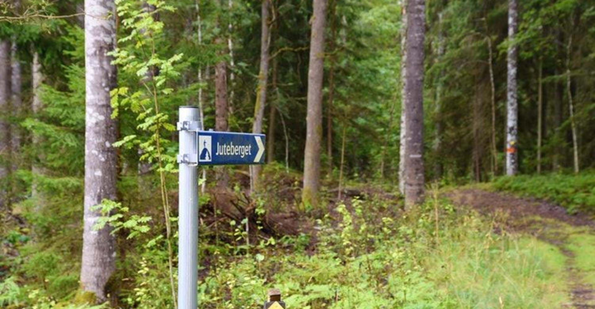 Vägvisare till utsiktsplats Juteberget. 
Etapp: Borensberg rundslinga. 
Motala