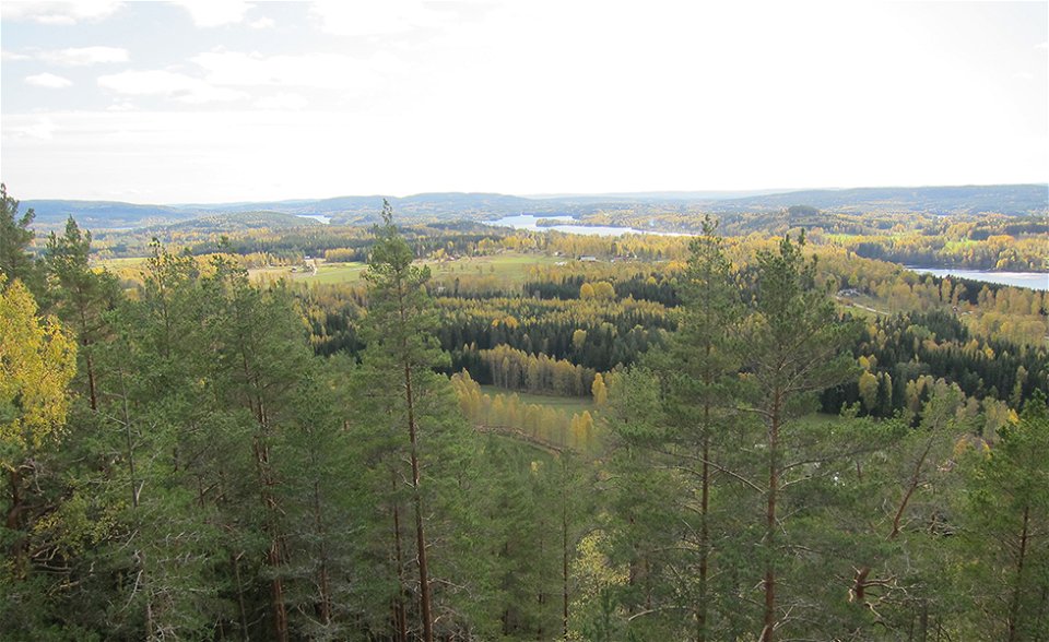 From Ryggestadberget you can see two lakes, Gunnern and Bergsjön.