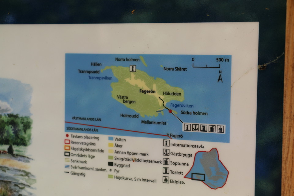 Informationstavla över naturreservatet.
