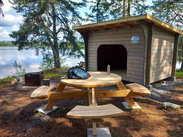 Rastplats, Knabo hälla