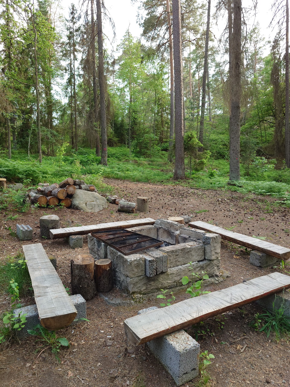 Grillplats i närheten av Enebybergs IP och motionsspår