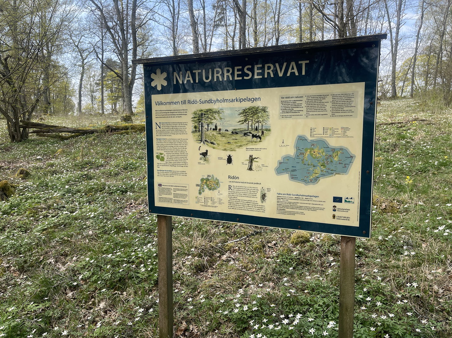Informationsskylt om naturreservatet.