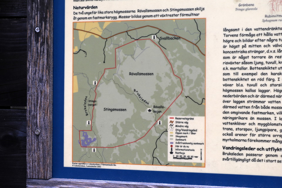 Informationstavla över naturreservatet.