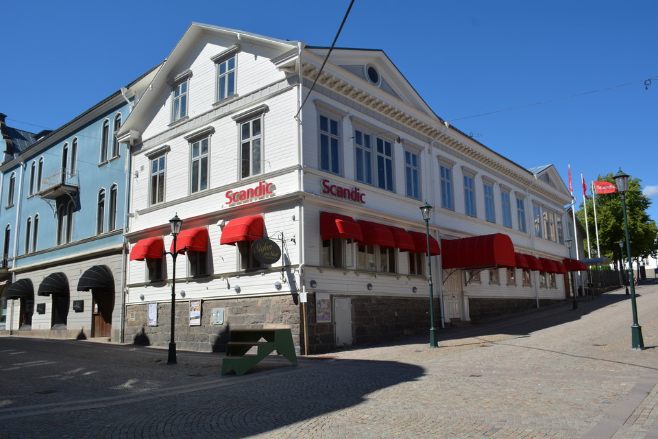 Arvika Stadshotell, gammal vit träbyggnad