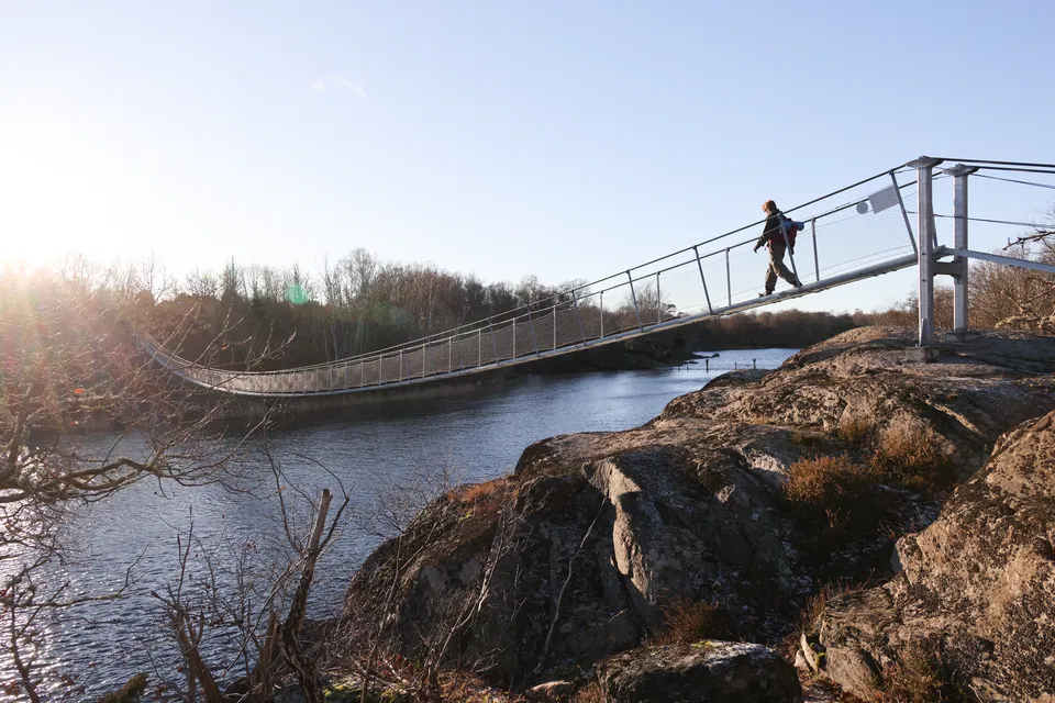 Hängbron över Boksundet är 100 meter lång. 
