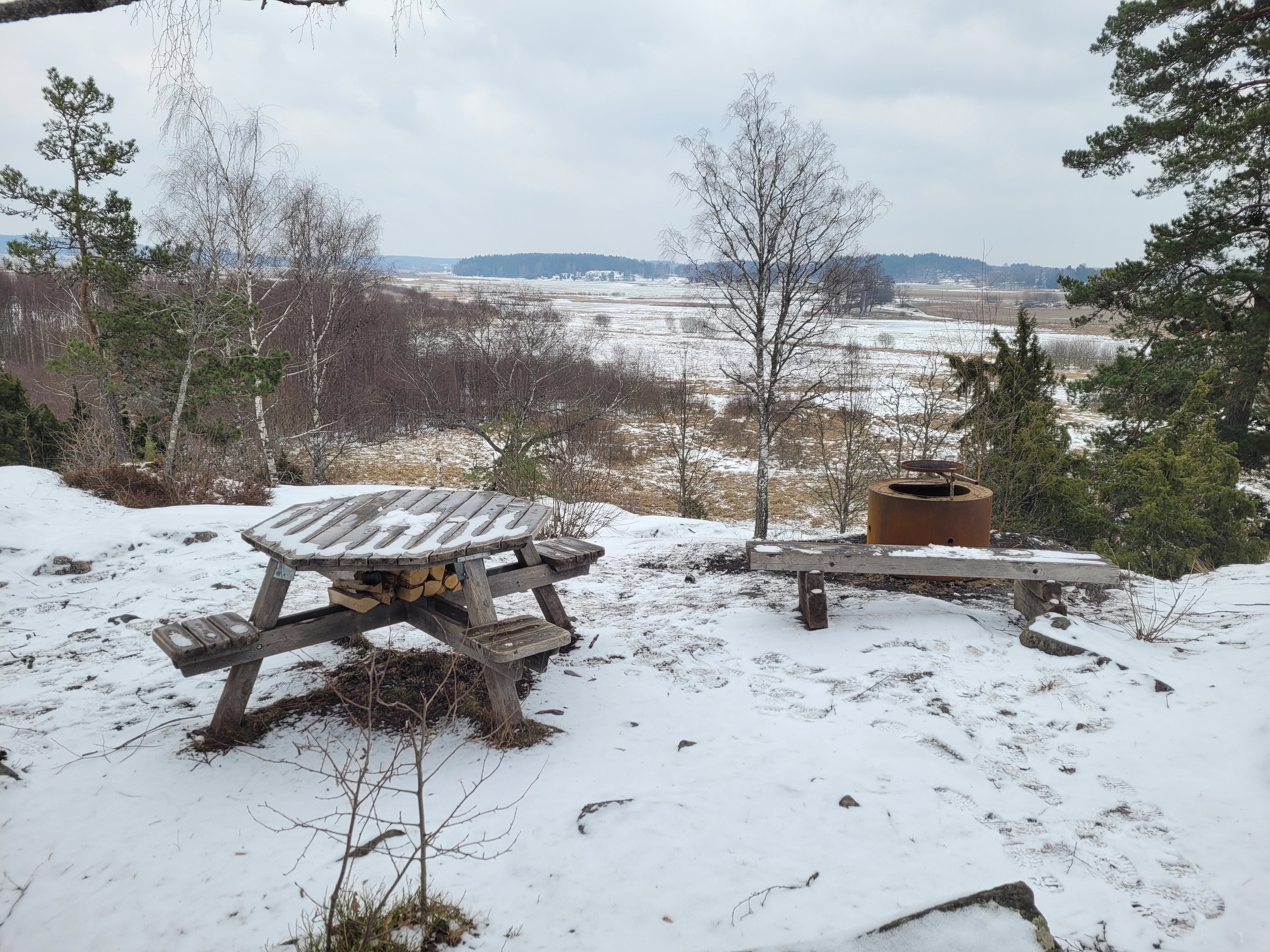 Vacker utsikt från Klosterbackens eldplats. Ta med egen ved! Foto: Alexandra Johansson