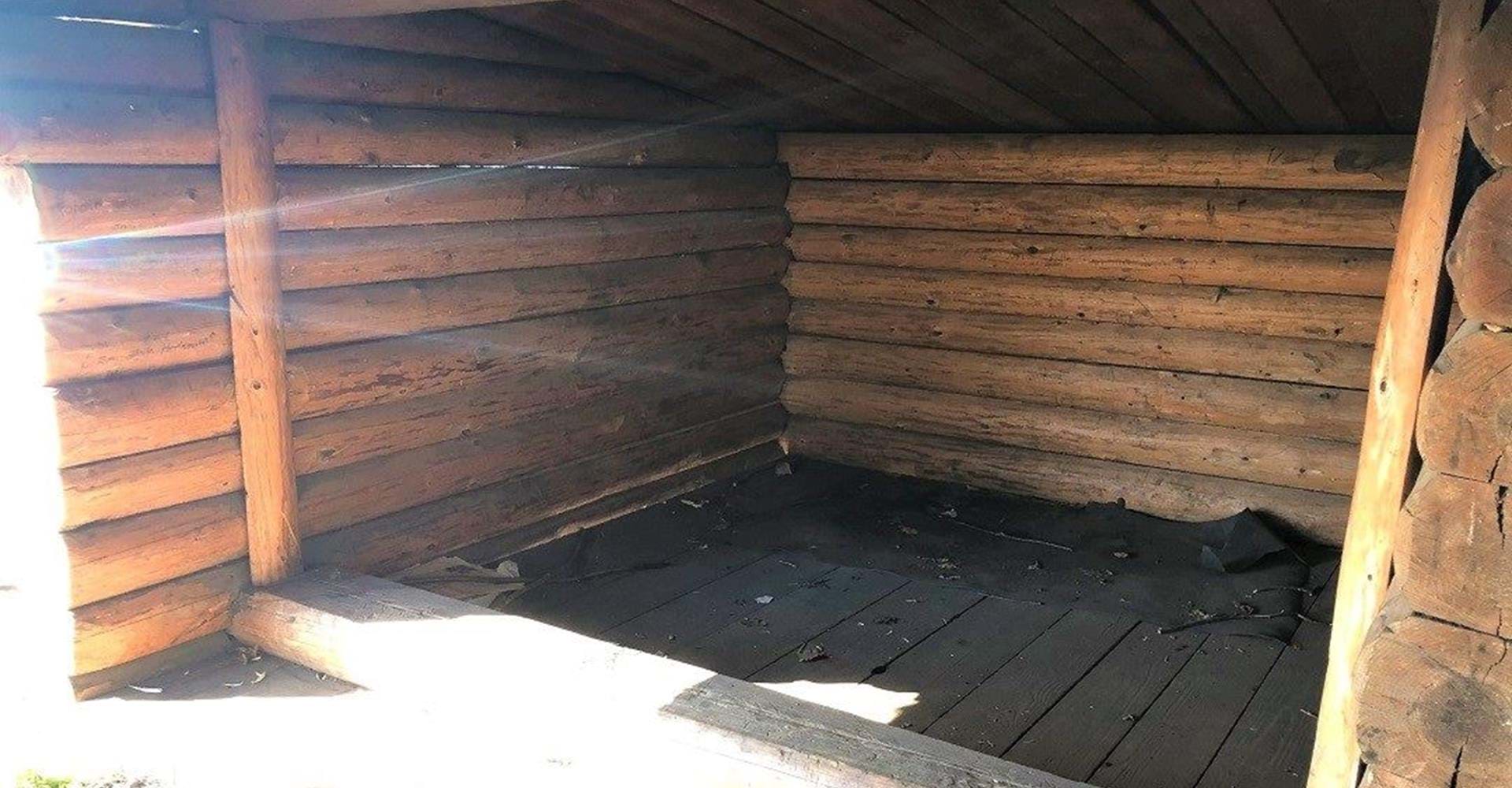 Vindskydd Almalyckan. 
Etapp: Omberg runt, Signaturleden. 
Ödeshög