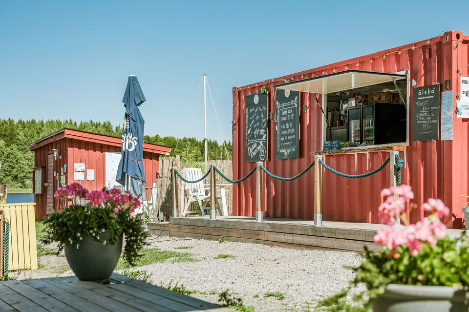 Röd restaurangbyggnad
