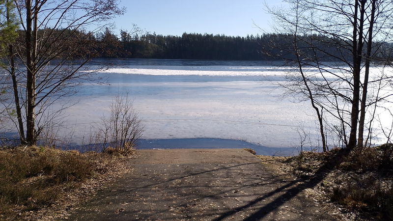 Bild tagen vid den västra båtrampen nära riksväg 185