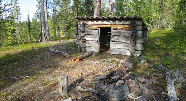 Wind shelter, Tuolpamyren Kronogård | Naturkartan