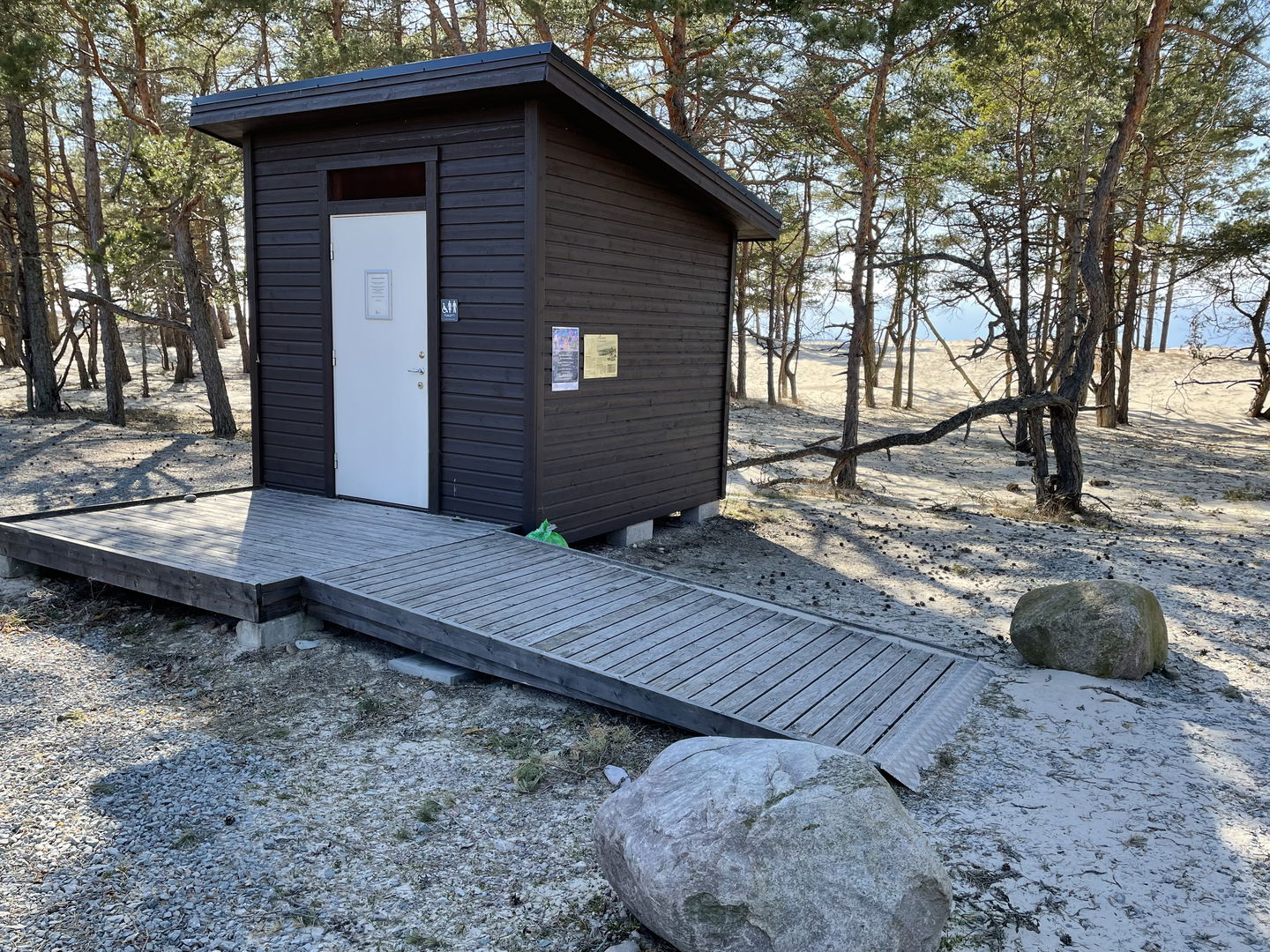 Tillgänglighetsanpassat torrdass med ramp