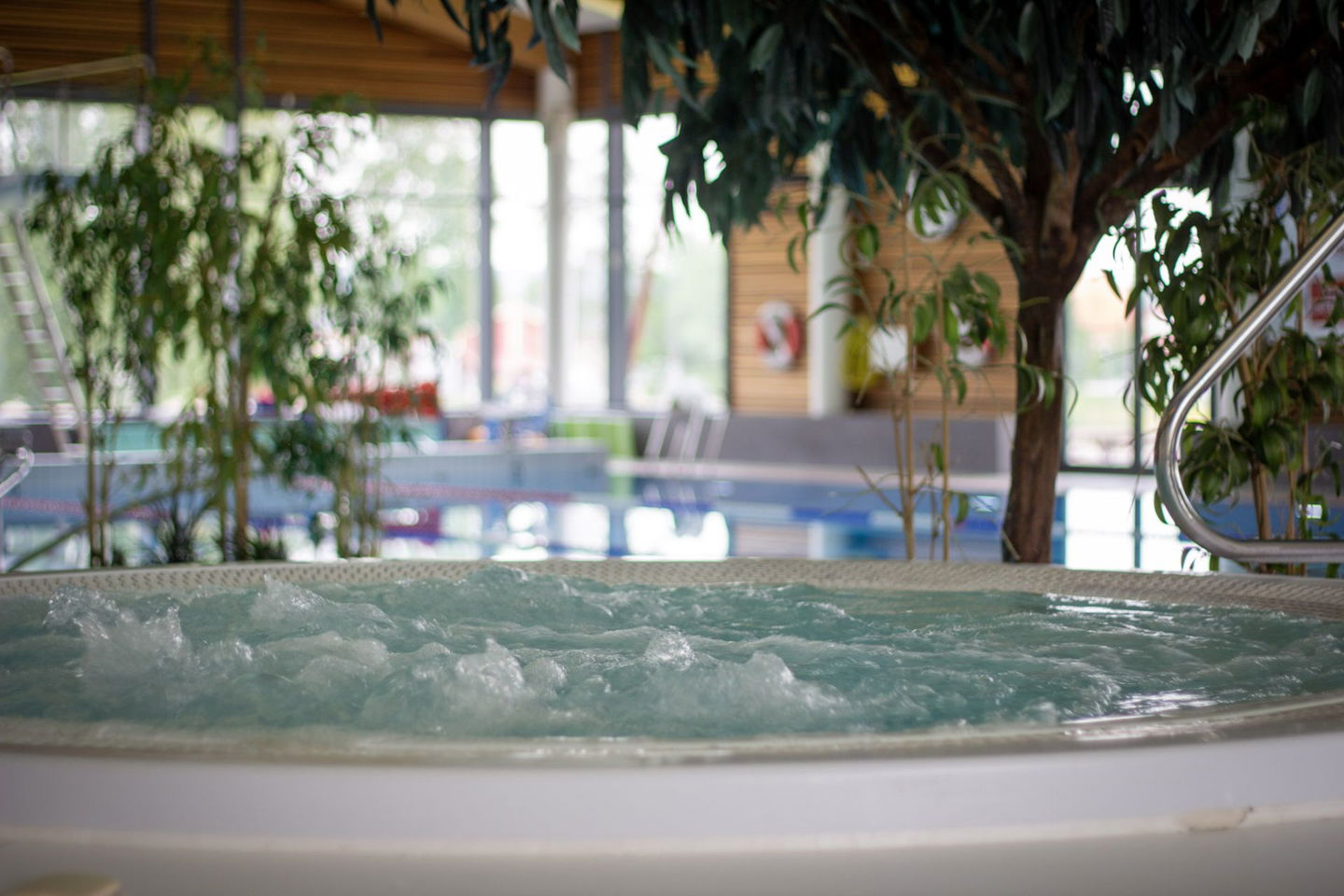 Njut i bubbelpool på Kristinehamn arena
