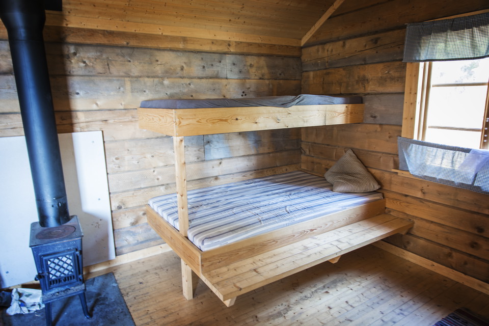 Inuti stugan. Foto: Erik Engelro