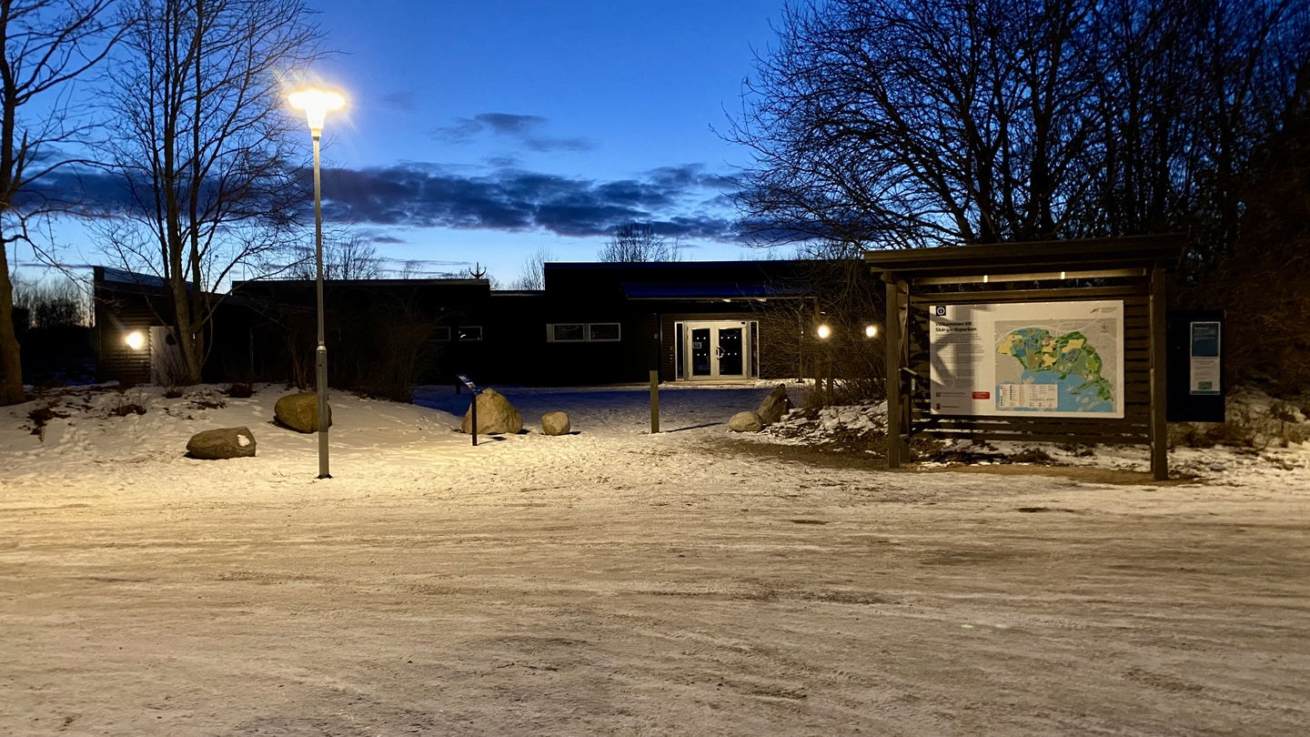 Huvudentré till Naturens hus och Skärgårdsparken med områdeskarta