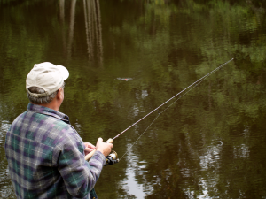 Fritidsfiske – kombinerar spänning, avkoppling och njutning av den svenska naturen.