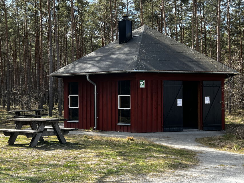 Väderskydd med rastbord