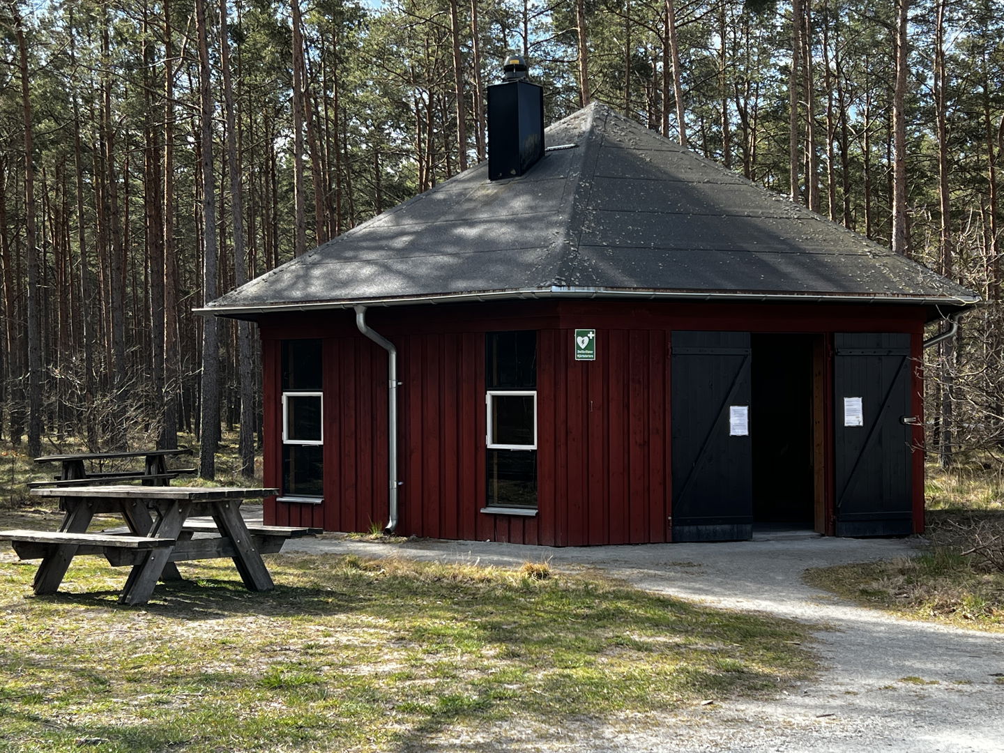 Väderskydd med rastbord