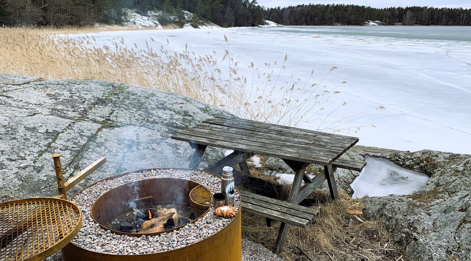 Eldplats med utsikt mot Norrsundet.
