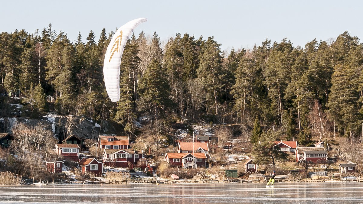 Skridsko-kite utanför Grönstakolonin. Foto Bo Vading