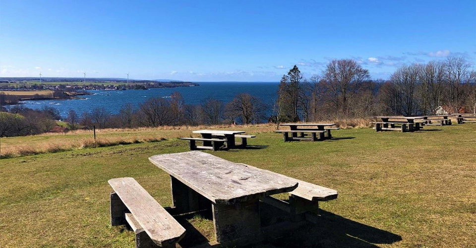 Rastplats Sverkersgården. 
Etapp: Omberg runt, Signaturleden. 
Ödeshög. 