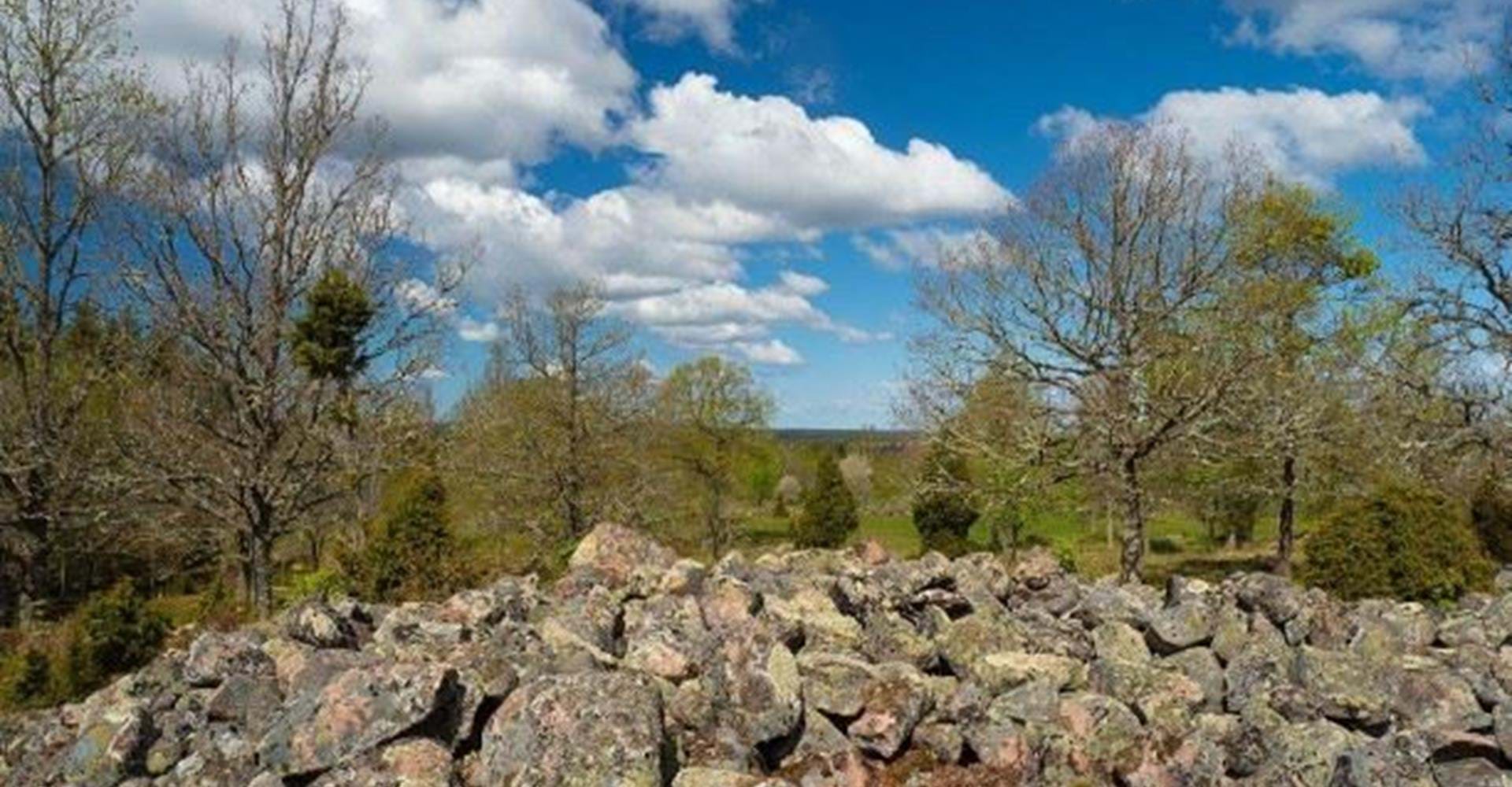 Smessorna gravsättning
Trehörna 
Ödeshög