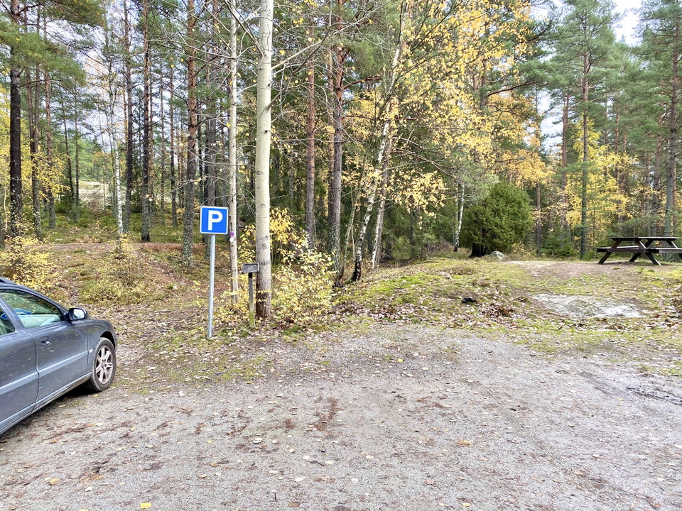 Parkering vid Ensta. Foto: Mats Larshagen.
