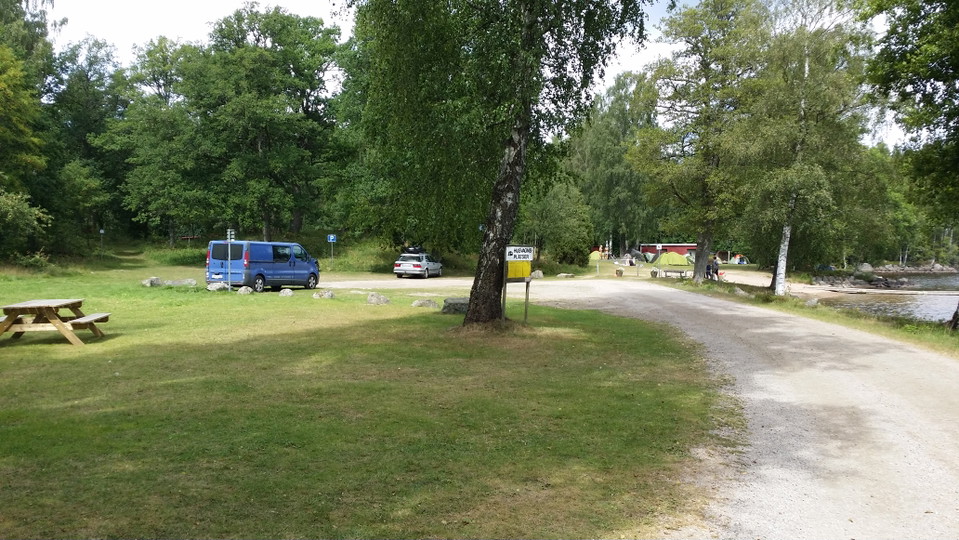 Parkering och campingyta nära