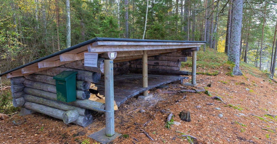Vindskydd vid Stora Bosagölen.
Etapp: Sjöbo - Malexander.
Boxholm.