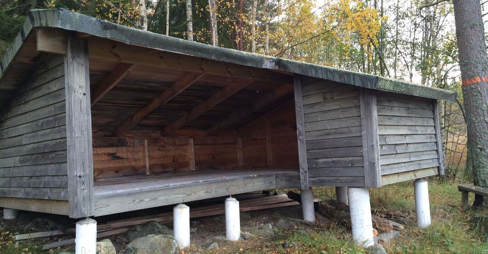 Vindskydd vid sjön Trasken 
Rundslinga Nartorp-Trasken-Ormestorp-Nartorp
Söderköping