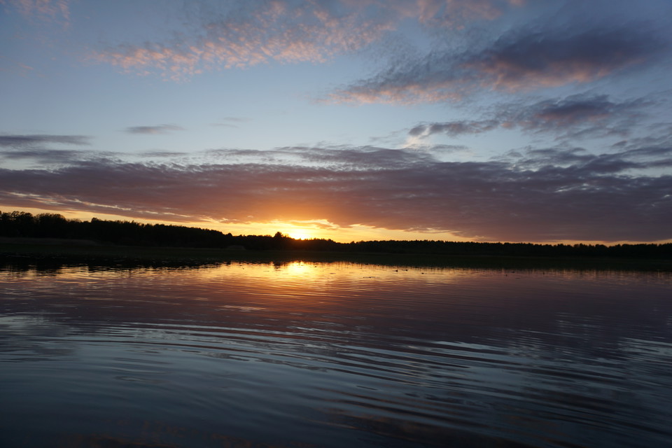 Solnedgång vid mynningen ut till havet