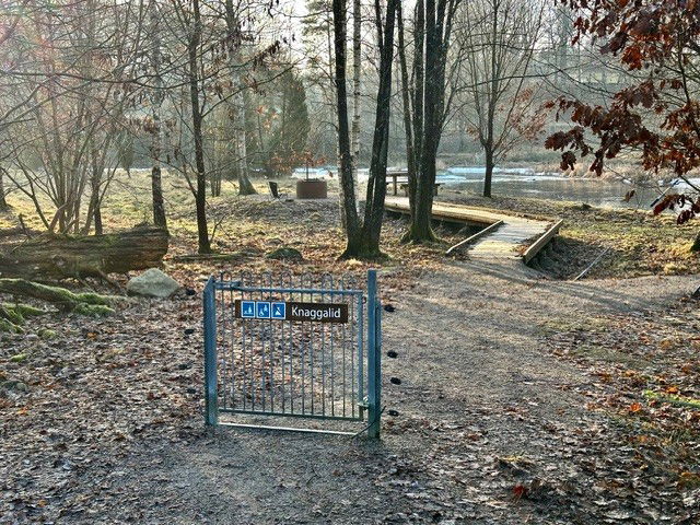 Tillgänglig spång till grill- och rastplats