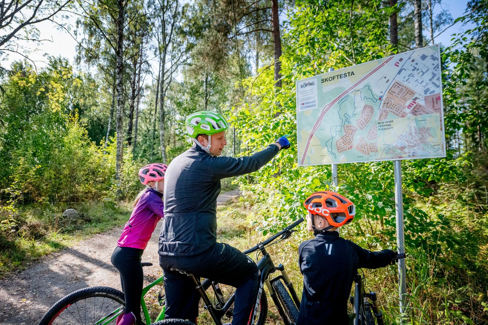 Startskylt som visar karta över spåret och hur du hittar till de andra startplatserna.