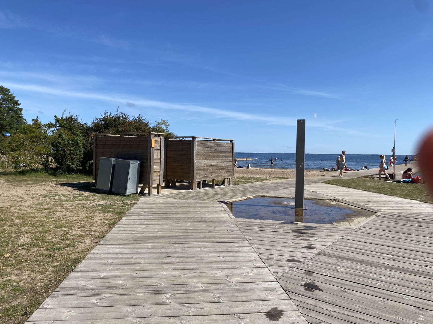 Omklädningshytt och utedusch