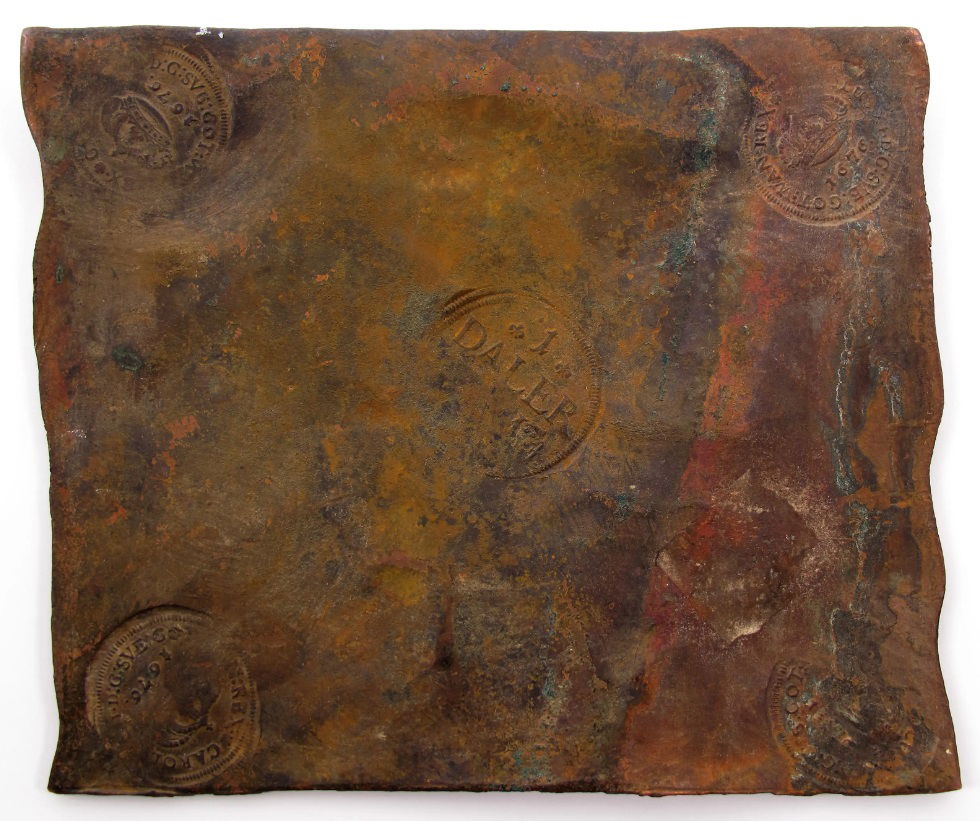 Plåten är stämplad med bland annat texten "1 daler" och året 1676.