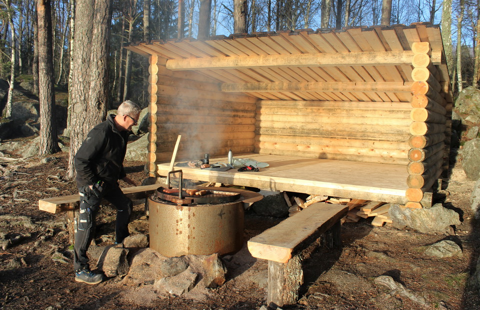 Vindskyddet bjuder in till en härlig stund.