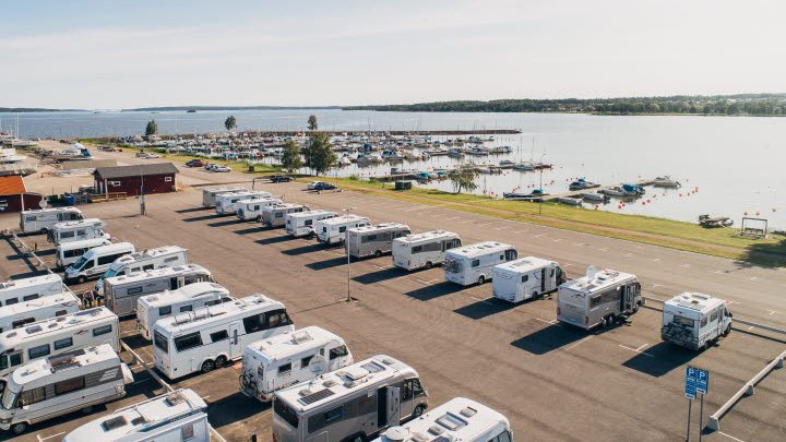 Camper pitches in Mariestad outer harbor