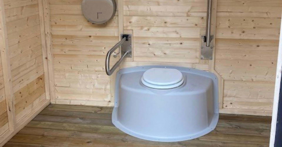 Tillgänglighetsanpassad komposteringstoa vid Bleckenstad.
Etapp: Bleckenstad - Lundbyvallen
Mjölby kommun
Finansierad med EU-medel 2024 från
Europeiska jordbruksfonden för landsbygdsutveckling.