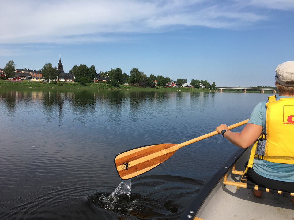 Fint att paddla förbi Överkalix tätort