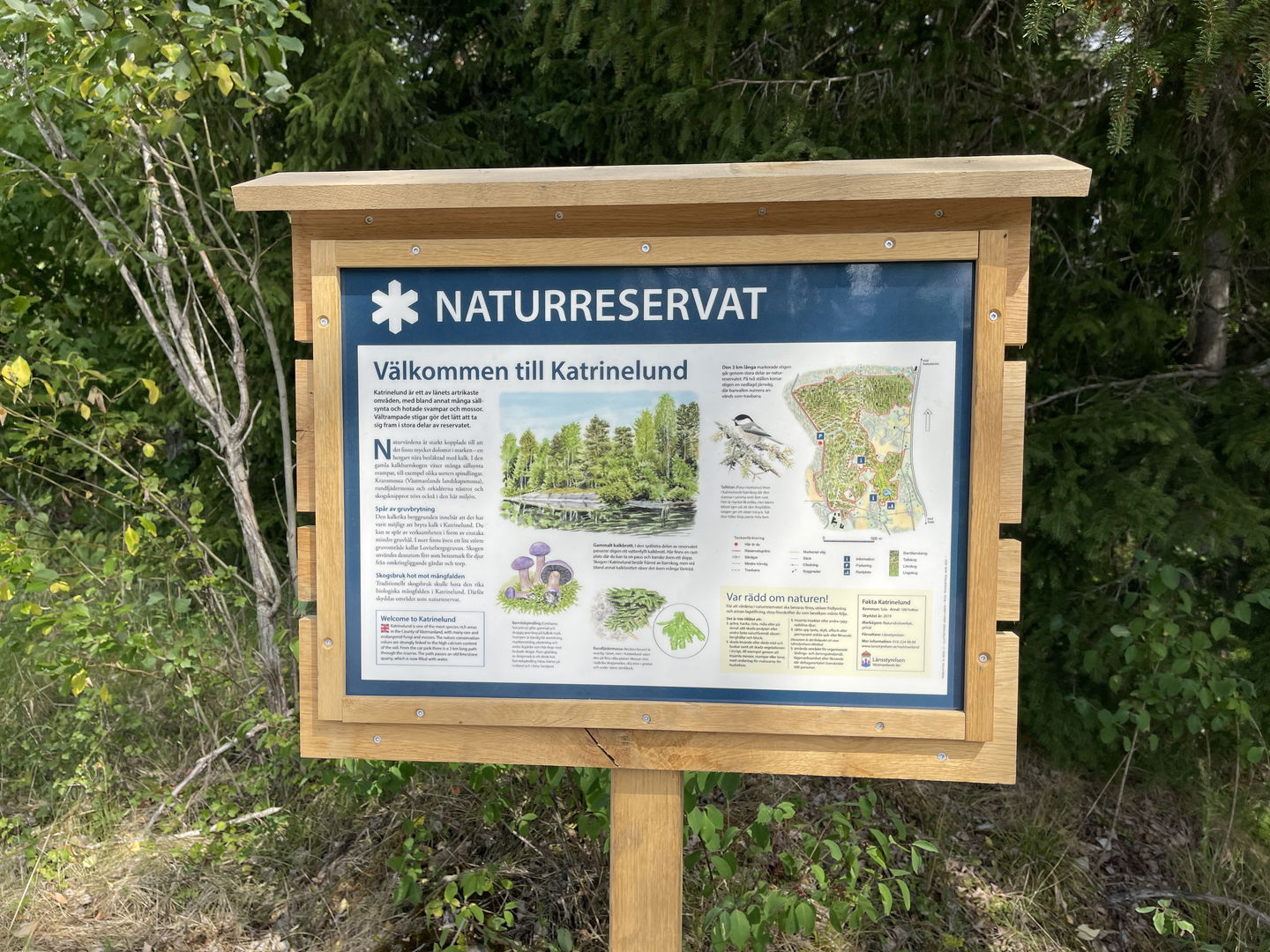Informationstavla med text och illustrationer.
