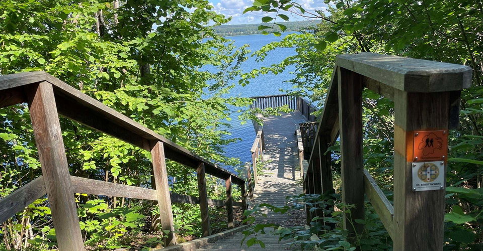 Utsiktsplattform vid Borens strand nära Motala ströms utlopp.
Etapp Motala - Borensberg, Sjöbo-Knäppan runt
Motala