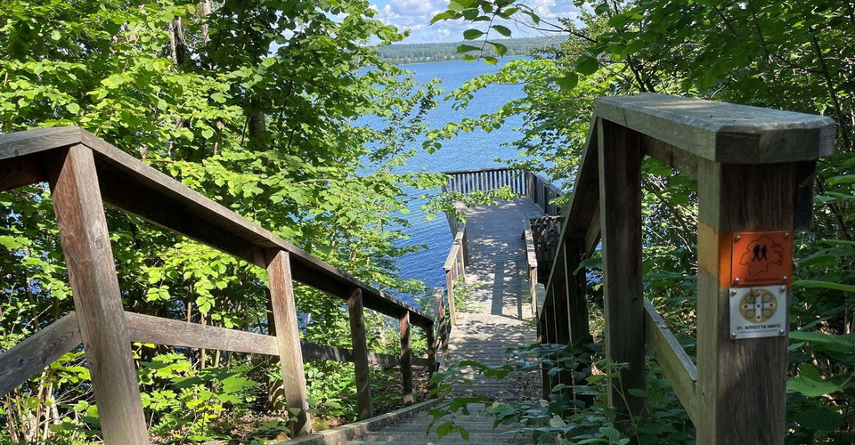 Utsiktsplattform vid Borens strand nära Motala ströms utlopp.
Etapp Motala - Borensberg, Sjöbo-Knäppan runt
Motala